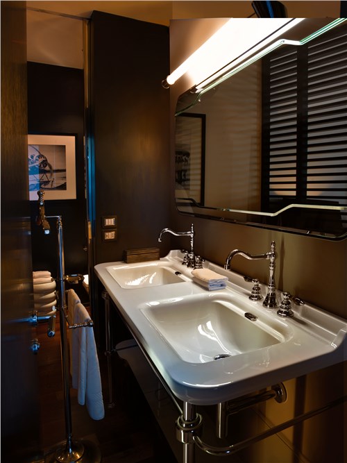 Double washbasins: the trendiest choice for an elegant bathroom